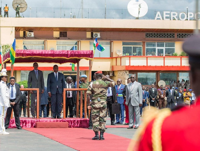 Perezida Kagame yakiranywe icyubahiro muri Santarafurika