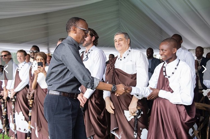 Byari ibyishimo bikomeye kuri Niringiyimana gukora mu biganza bya Perezida Kagame