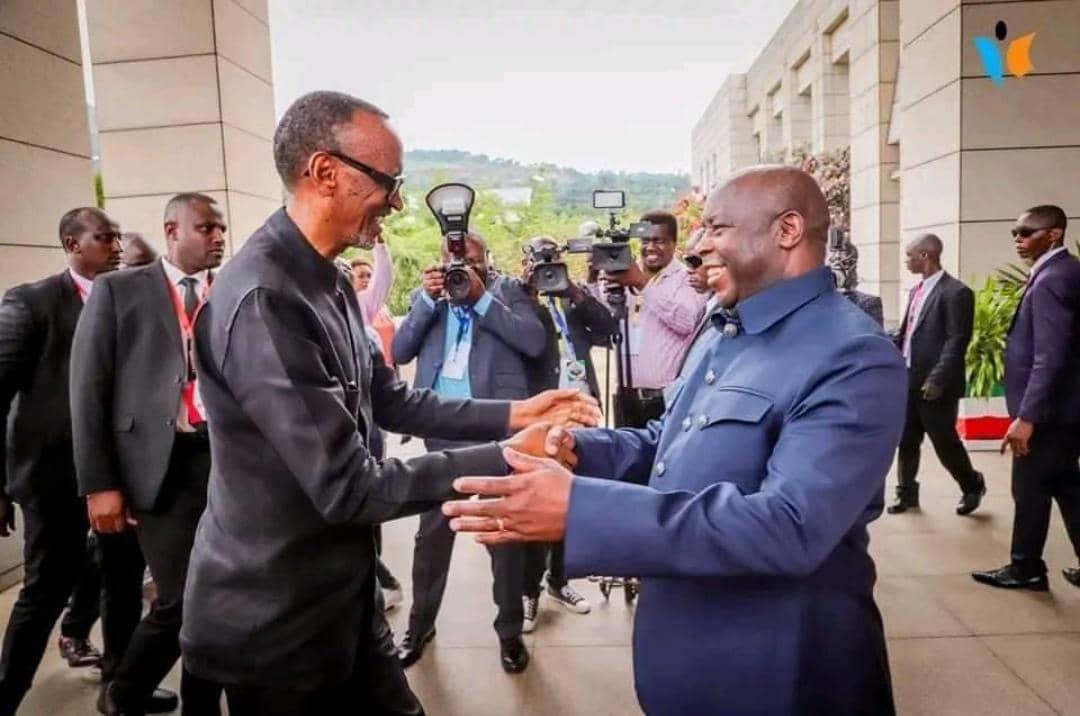 Perezida Kagame asuhuzanya na Perezida w