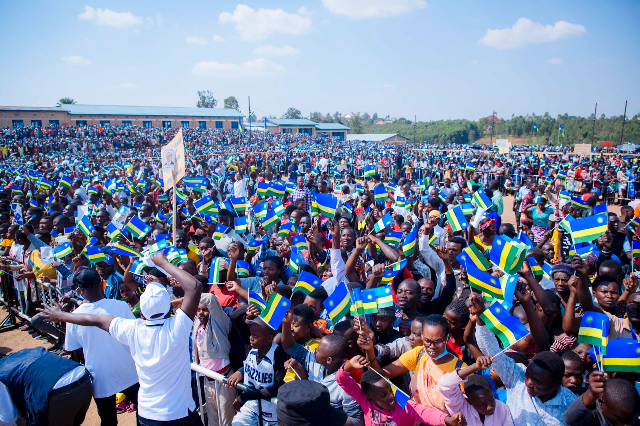 Abaturage babukereye baje kwakira Umukuru w