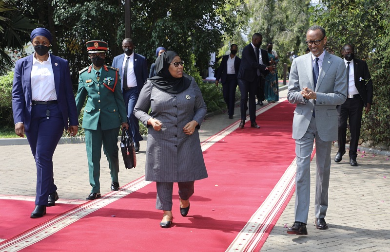 Perezida Samia Suluhu wa Tanzania na Perezida w'u Rwanda Paul Kagame baherutse kuganira ku kunoza umubano n'ubuhahirane hagati y'ibihugu byombi