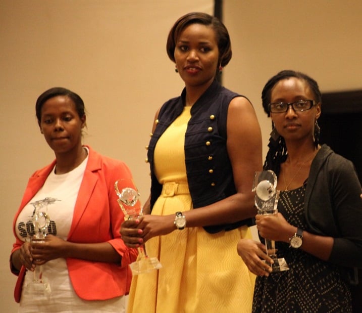 Mu 2013 Kamaliza yahawe igihembo cy'urubyiruko rw'indashyikirwa na Madame Jeanette Kagame