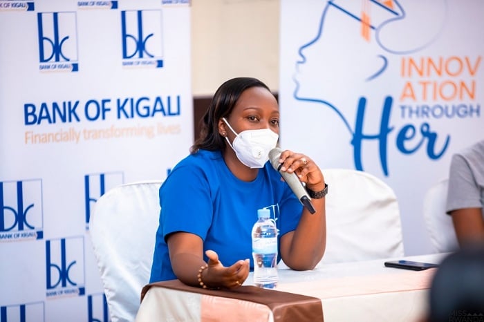 Nicole Kamanzi aganira n