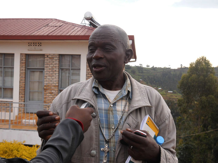 Kamanzi Jean Baptiste yemeza ko amazi y'isoko ya Bikiramariya yirukana amashitani.