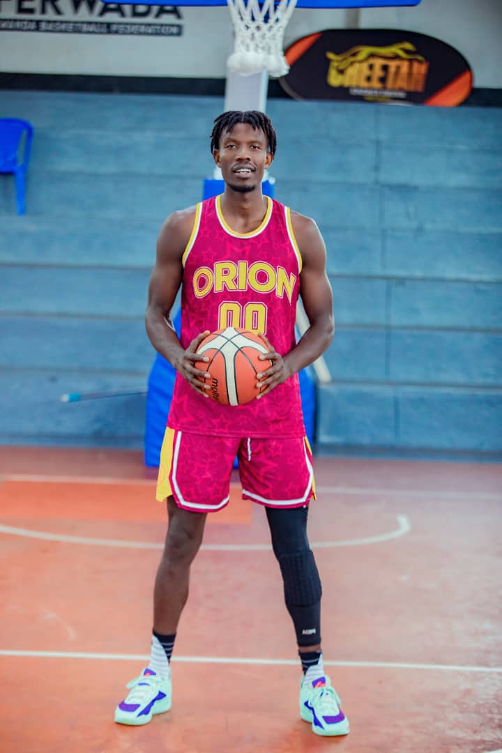 Kamanzi Olivier asanzwe akina nka Power Forward ndetse na Small Forward