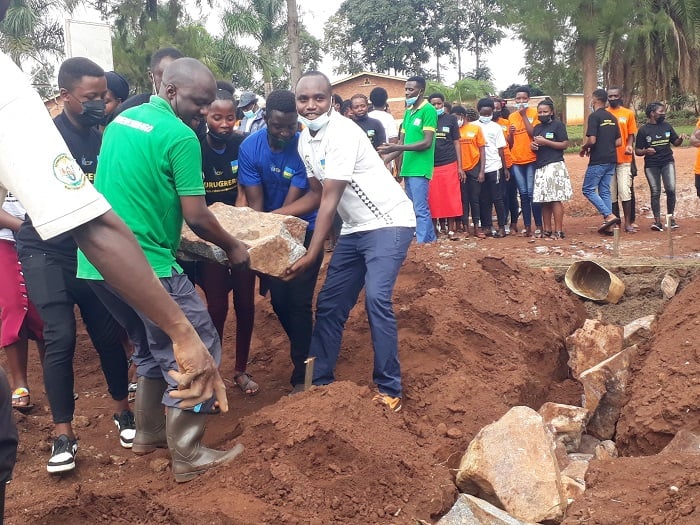 Mu karere ka Kamonyi urugerero rwatangirijwe mu Murenge wa Rukoma ahubatswe ibiro by'umudugudu no guharura imihanda y'imigenderano