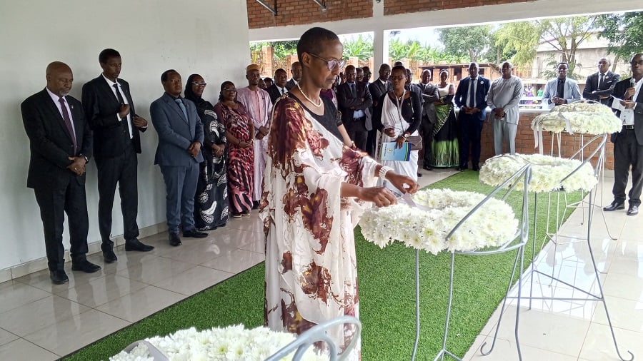 Minisitiri Mpambara avuga ko kuba Kamonyi imaze guhuza inzibutso ari uburyo bwo gushyingura no kubika neza ibimenyetso bya Jenoside yakorewe Abatutsi