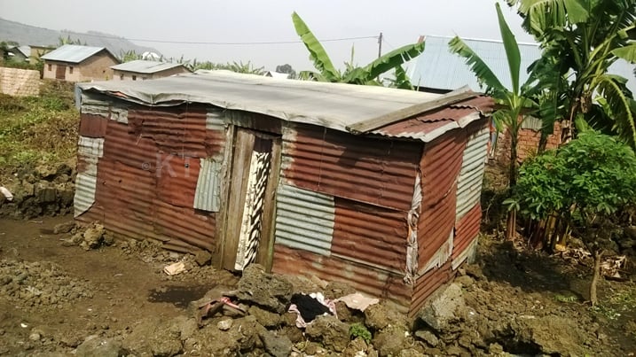 inzu abatishoboye bimuwe ku musozi wa Rubavu bari batuyemo Kanembwe