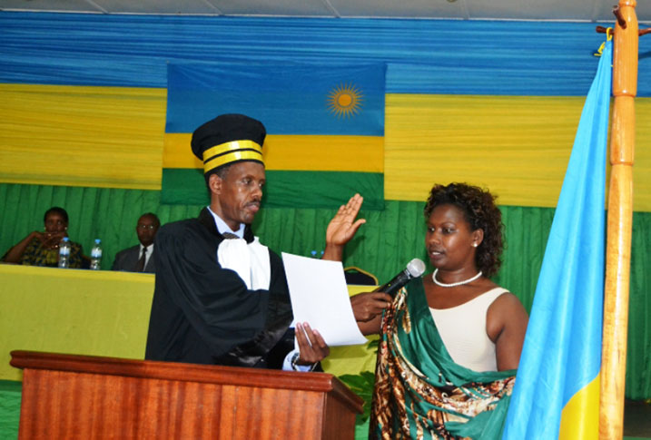 Kaneza Josiane yatorewe kuzuza 30% by'abagore bari mu Nama njyanama y'Akarere.