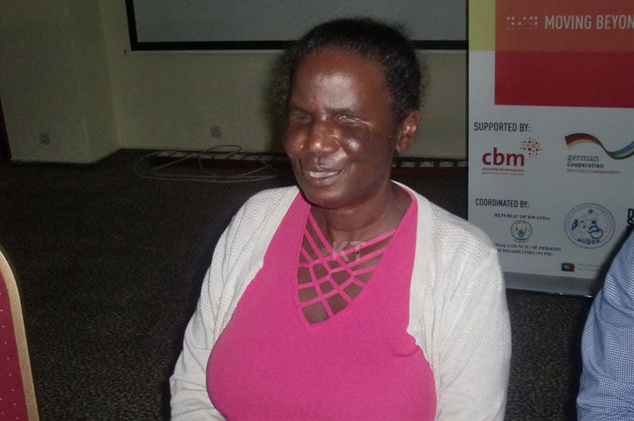 Kanimba Dinathile, Uyobara abafite ubumuga bwo kutabona, avuga ko na bo bashoboye.