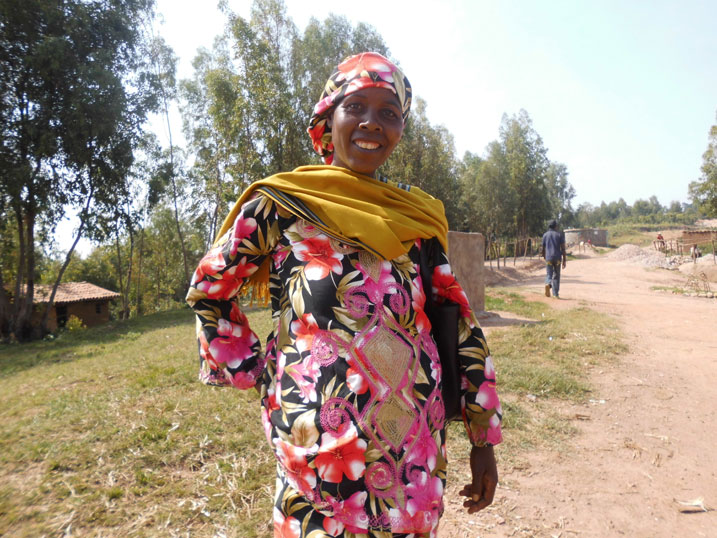 Kankindi Grace avuga ko umwaka uzajya kugera hagati yaragejeje amashanyarazi iwe.