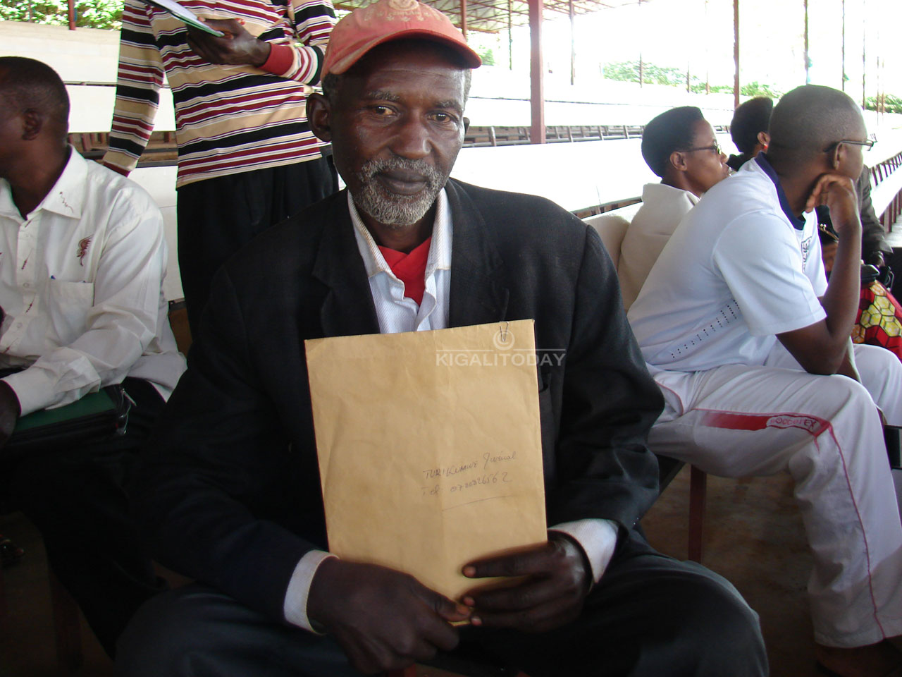 Kanyamigina Pierre avuga ko yari amaze imyaka imyaka yiruka ku cyangombwa byaranze, akishimira ko uyu munsi yagikoreshe akanagitahana