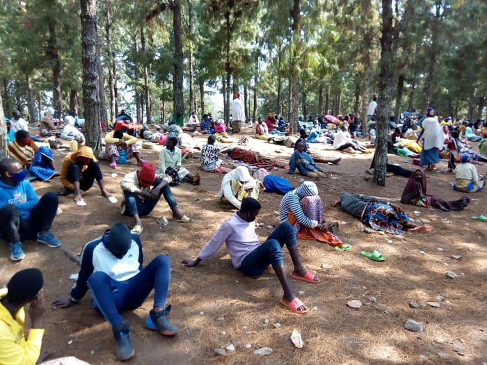 Abafashwe basengera ku musozi wa Kanyarira barimo n'urubyiruko