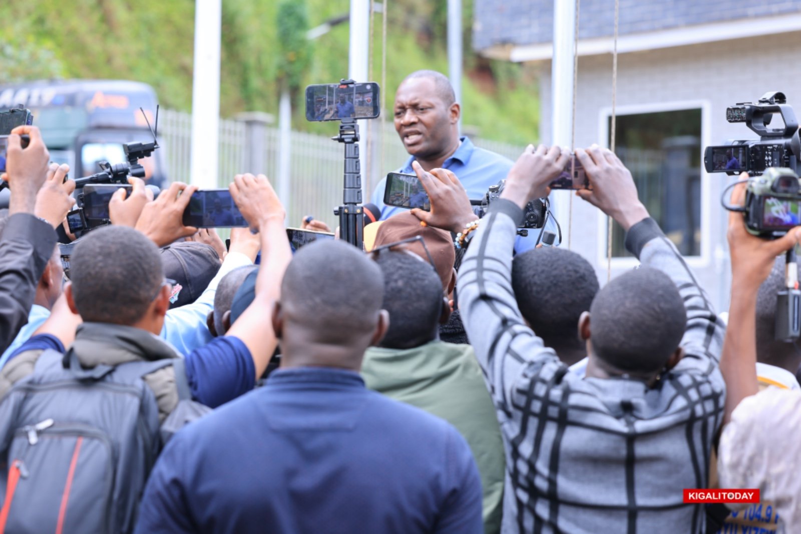 Lawrence Kanyuka mu kiganiro n'abanyamakuru