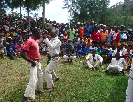 Aba basore bavuga ko bakeneye abarimu kugira ngo biyungure ubumenyi.