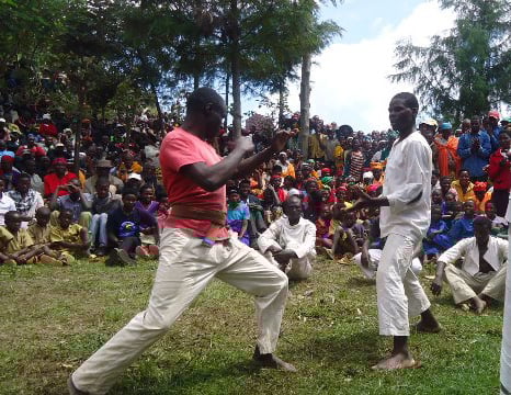 Iyo bari kwiyereka abaturage baba bahimbawe.