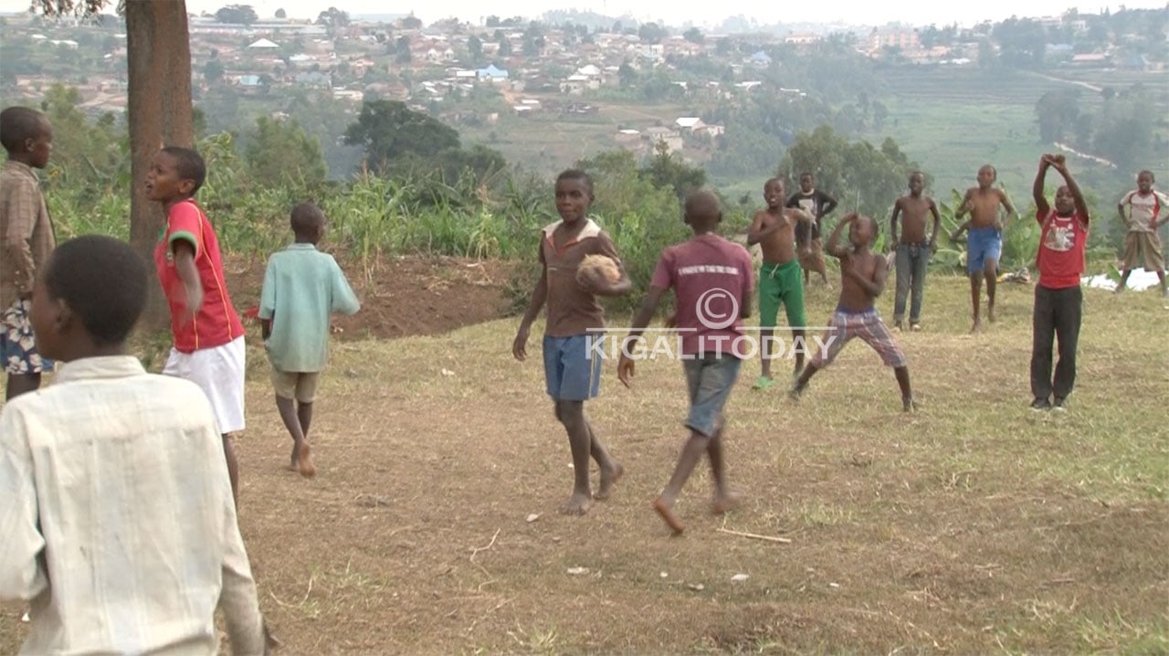 Nyir'umupira wa Karere niwe watangaga amategeko mu kibuga