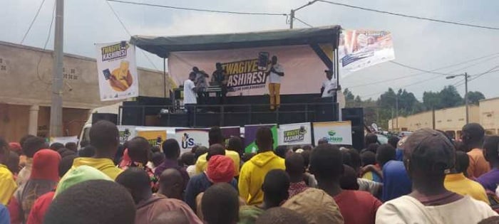 Abaturage bakanguriwe kwishyurana bakoresheje ikoranabuhanga