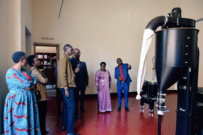 Abayobozi beretswe imikorere y'iyo mashini