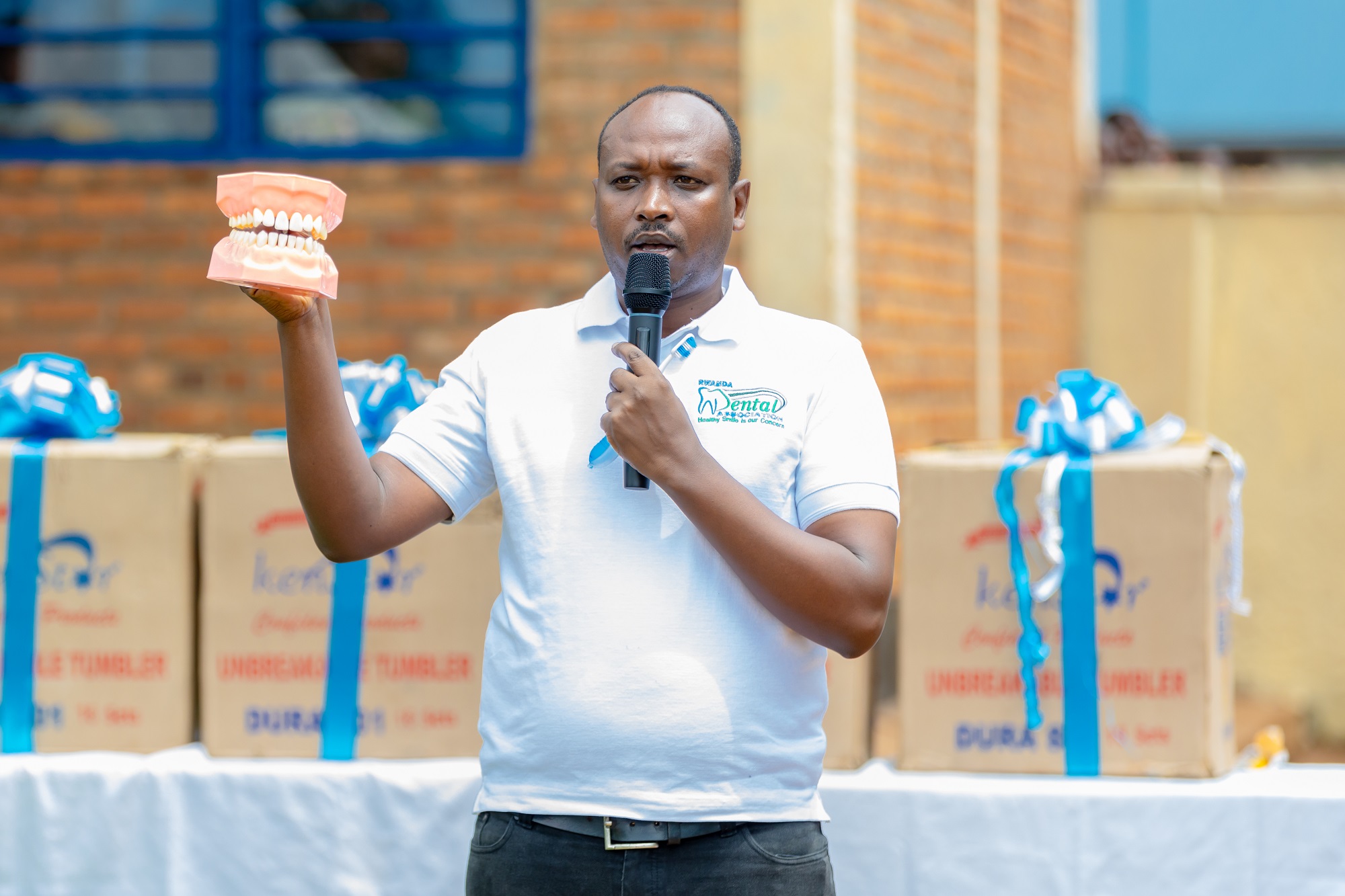 Kayinamura Jean Marie Vianney yasobanuye akamaro k'isuku yo mu kanwa n'ingaruka ziterwa no kutayitaho