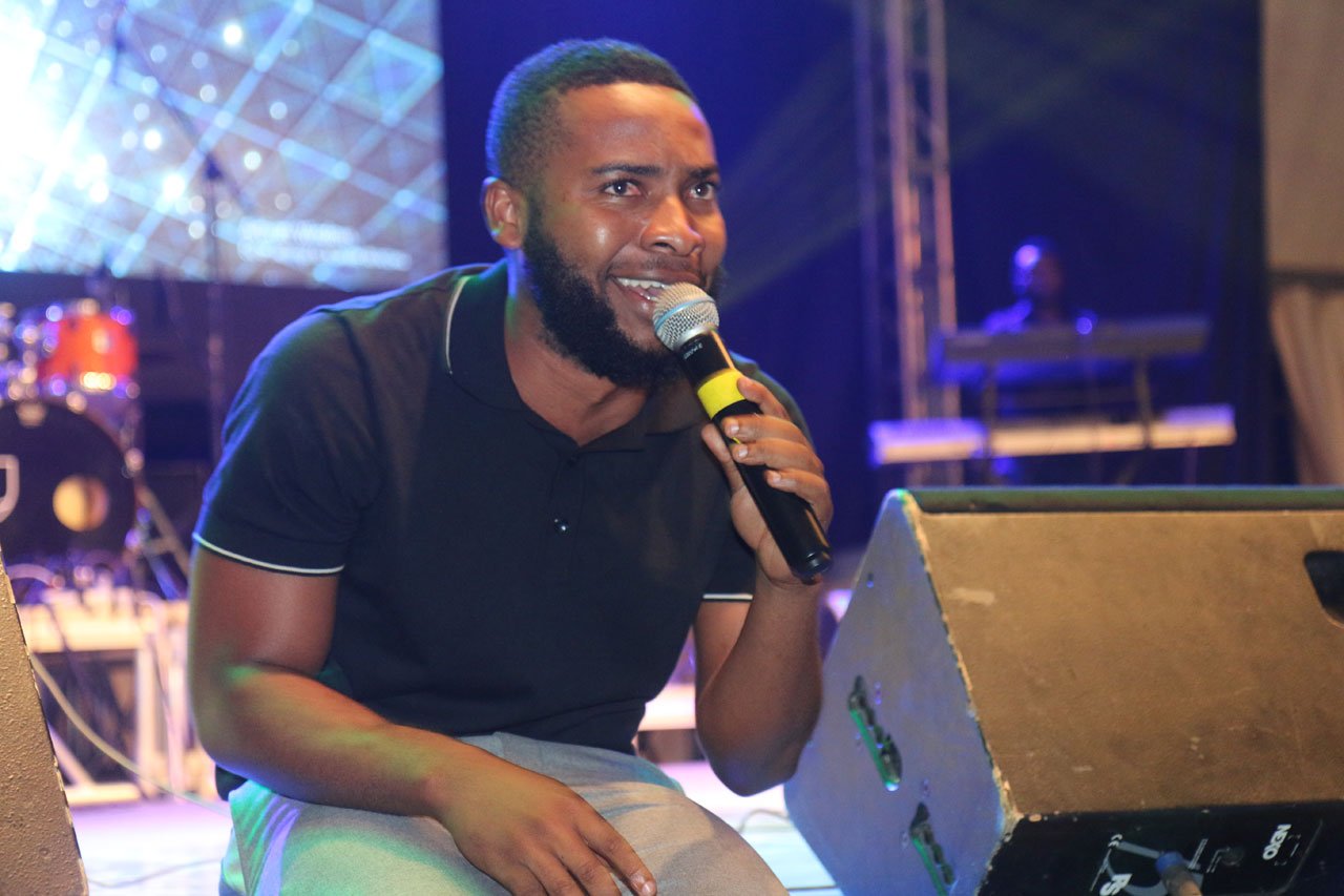 Umuhanzi Hope nawe yasusurukije abitabiriye icyo gitaramo 
