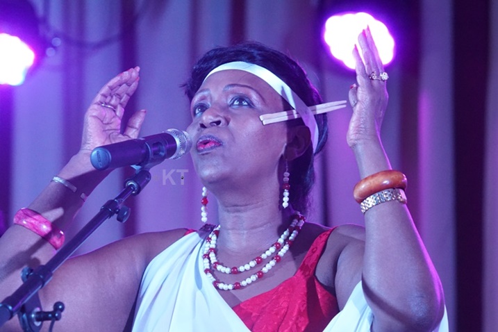 Cecile Kayirebwa yongeye gushimisha abamukunda mu ijwi rye ry'umwimerere.