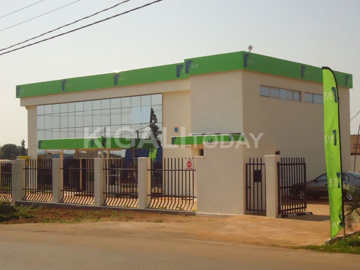 Mu Karere ka Kayonza mu byo bishimira mu myaka 21 u Rwanda rwibohoye ngo harimo no kuba ibigo by'imari n'amabanki byariyongereye.