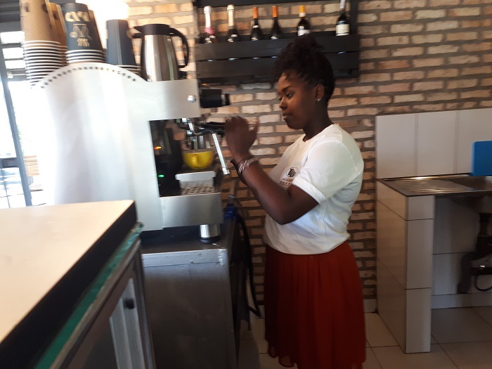 Ugana muri pariki y'Akagera ntiyarenga i Rwinkwavu ataguze ikawa