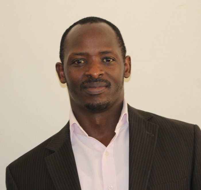 Dr Kayumba ntakurikiranyweho gushinga ishyaka