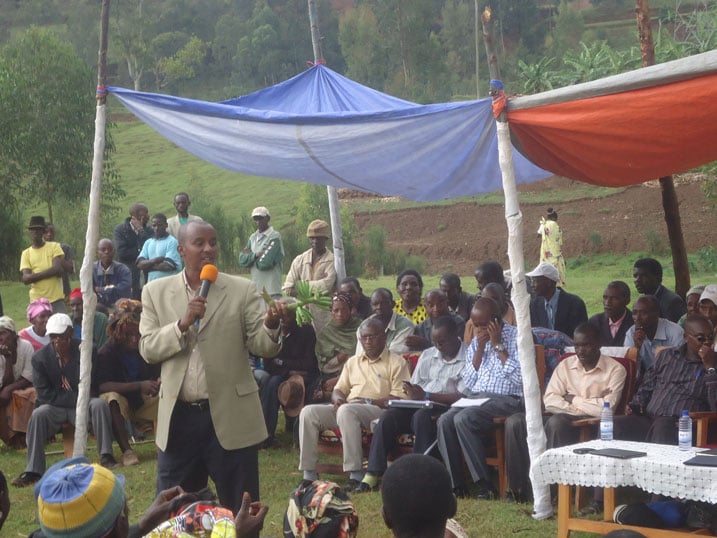 Kayumba asaba abaturage gutanga umusanzu wabo mu kuvugurura ubuhinzi.