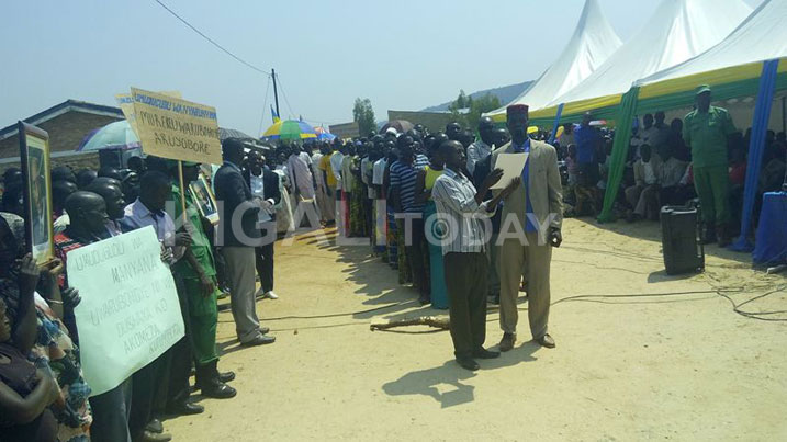 Mu Murenge wa Kayumbu mu Karere ka Kamonyi abaturage batanze ibitekerezo bose bashyigikiye ivugururwa ry