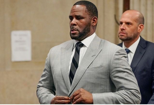 R Kelly yakomeje guhakana ibyaha ashinjwa akavuga ko ari ubugambanyi