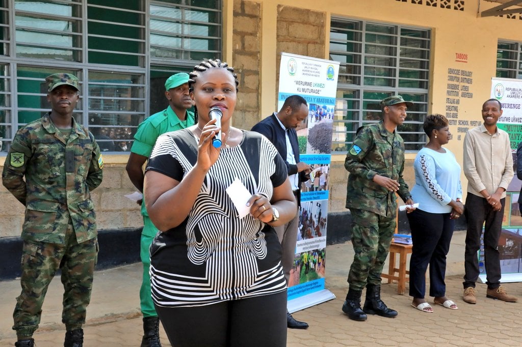 Umuyobozi Nshingwabikorwa w'Akarere ka Kicukiro, Umutesi Solange, yaganirije abanyeshuri ku ruhare rwabo mu bikorwa biteza imbere Igihugu, abaha n'ubutumwa bashyira ababyeyi babo