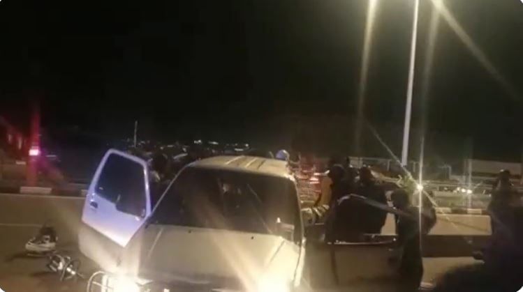 Ibinyabiziga bitandukanye byari muri uyu muhanda byagizweho ingaruka n