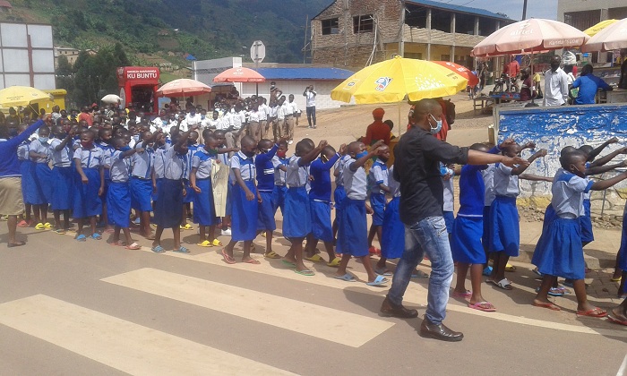 Abana biyemeje gukangurira bagenzi babo bataye ishuri kurigarukamo