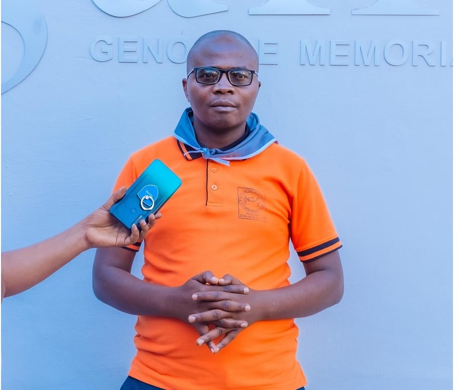 Umuyobozi w'ishuri, Elia Hakizimana