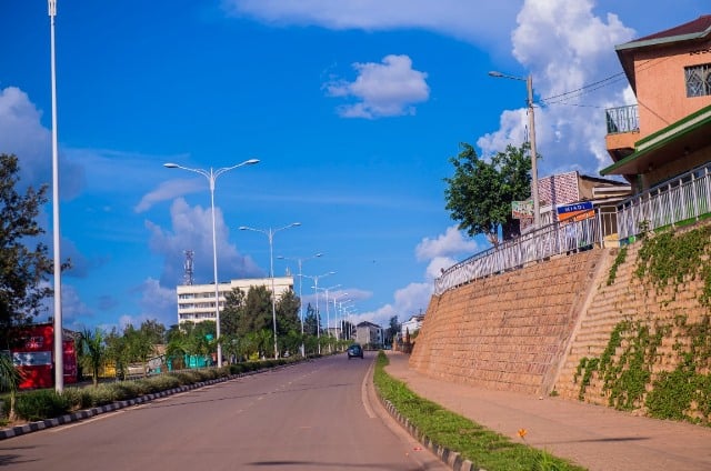 Mu mihanda nta bantu barimo. Ibinyabiziga na byo ni bikeya