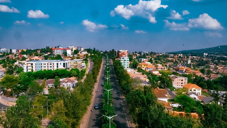 Hari ahagiye hubakwa imihanda yagutse aho ibinyabiziga bine bishobora gutambukira icyarimwe