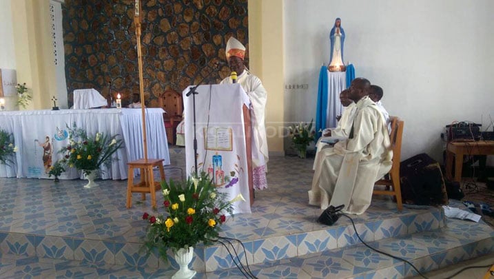 Musenyeri wa Arkepiskopi ya Kigali Ntihinyurwa Thadee yabwiye abakristu bo muri Paruwasi ya Ruhuha ko bagomba kurushaho gukunda Kiliziya