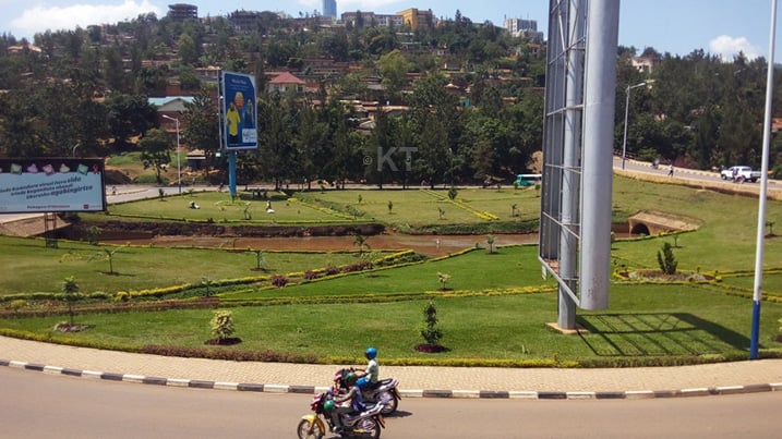 Ku Kinamba cya mbere.