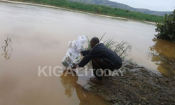 Umuhango wo kwibuka mu rwego rw'akarere wabereye ku mugezi w'Akagera ahiciwe abatutsi benshi.