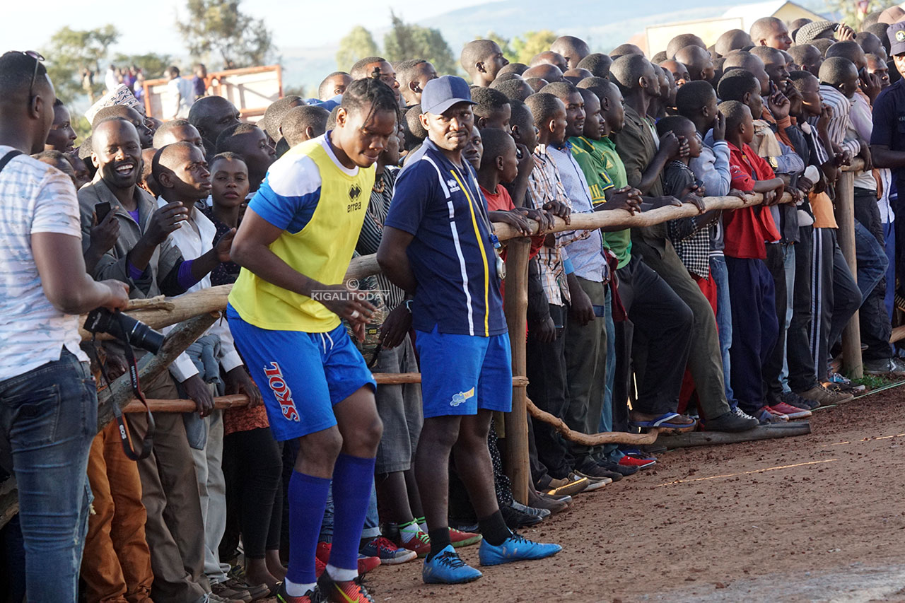 Uru ni uruzitiro rubuza abafana kujya mu kibuga, aha hazaba hahagaze abafana bazaba bishyuye ibihumbi bitatu