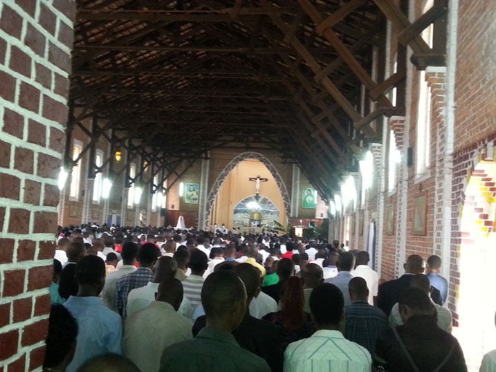 Kiriziya ya Sainte Famille yakubise yuzuye.
