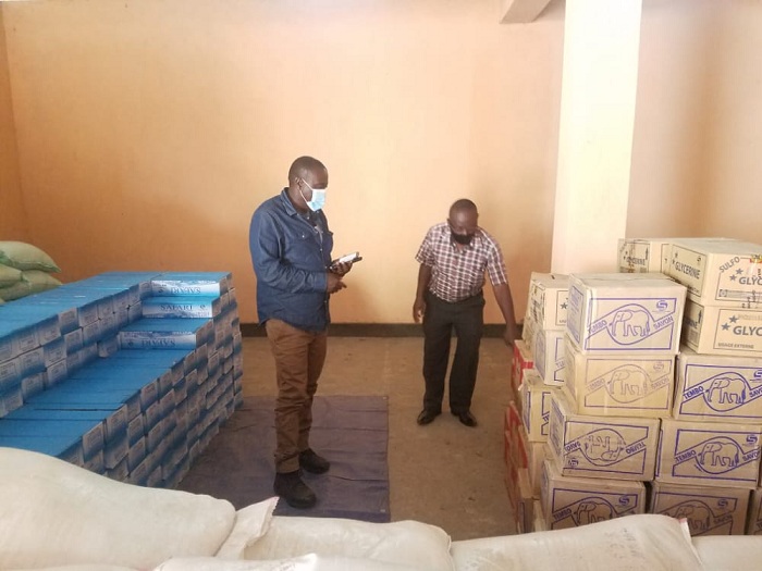 Ubuyobozi n'abaturage bavuga ko ibicuruzwa mu mirenge yegereye imipaka bihagije