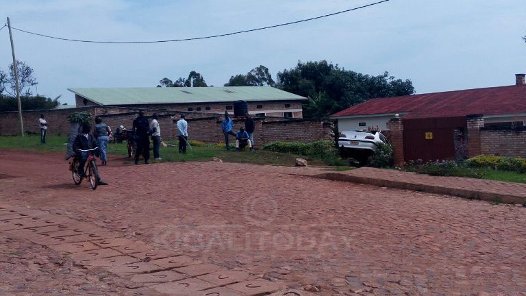 Bageze mu ikorosi gukata biranga imodoka bayishora ku gipangu 
