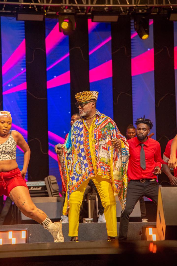 Benshi bibazaga niba igitaramo cya Koffi Olomide kizaba cyangwa niba kizasubikwa