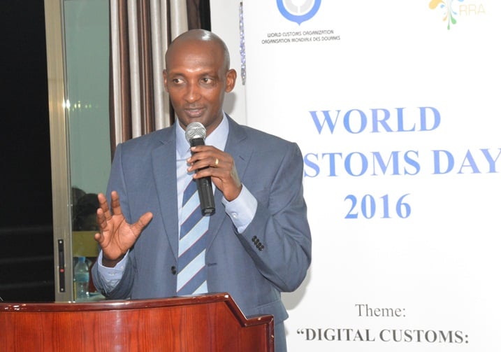 Komiseri Mukuru wa RRA, Richard Tusabe, mu birori byo kwizihiza umunsi mpuzamahanga wa Gasutamo, i Kigali.