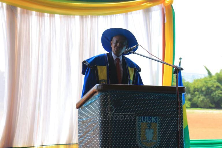 Prof. Dr. Rwigamba Balinda, Perezida wa ULK abwira abarangije ko bagomba guharanira kwihangira imirimo