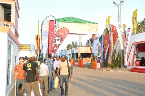 Ku munsi wa mbere abitabira Expo bari bataraba benshi.