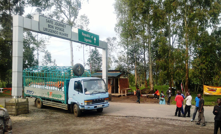 Ku Mupaka wa Cyanika ngo hafatirwa abantu benshi cyane cyane urubyiruko ngo baba bashutswe ngo bagiye gushakirwa akazi muri Uganda.